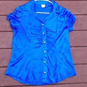 Size 2XL evogues button up shirt​​​​​